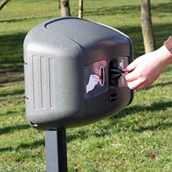 Retriever City pose dispenser
