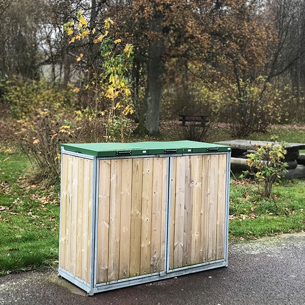 Sækkeskab i træ